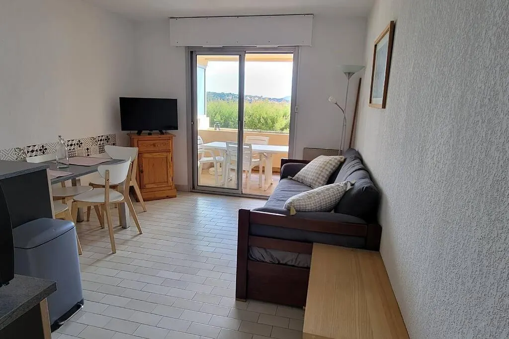 Apartment T2 Vue Mer Dans Residence Calme / T2 Sea View In A Quiet Residence Bandol